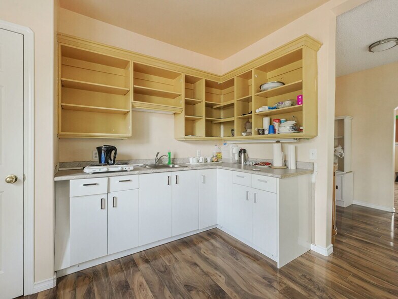 More Photos Of 9630 74 Av NW, Edmonton Flex For Sale