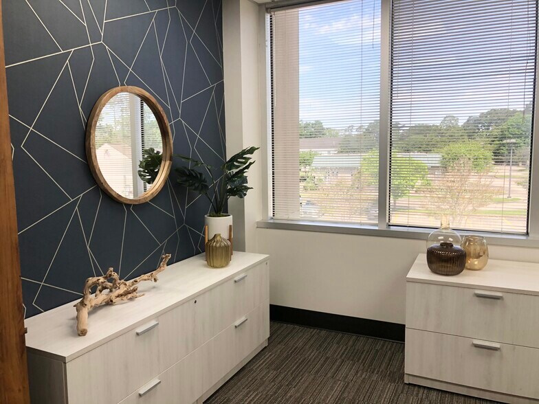 More Photos Of 3029 S Sherwood Forest Blvd, Baton Rouge Office For Sale