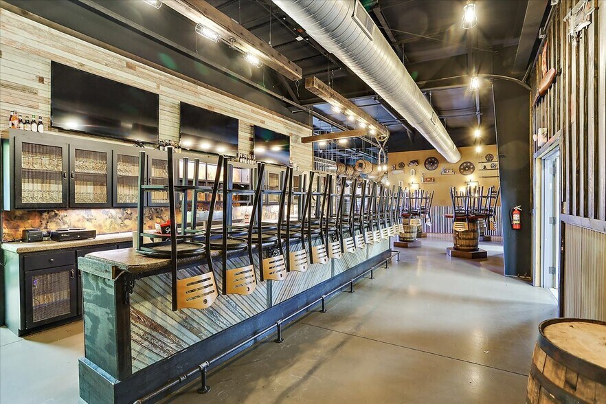 More Photos Of 15 Jackson Cir, Florence Restaurant For Sale