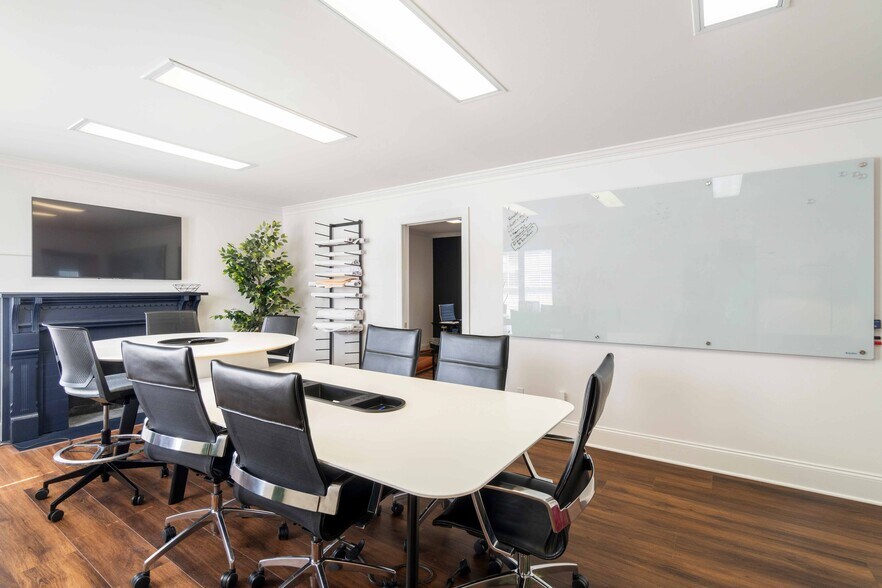 More Photos Of 4105 Hillsboro Cir, Nashville Office For Sale