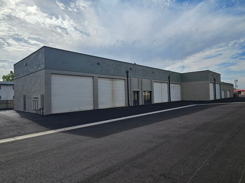 More Photos Of 8718 E McDowell Rd, Scottsdale Industrial For Sale
