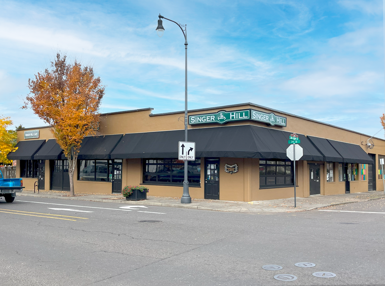 Primary Photo Of 623 7th St, Oregon City Restaurant For Sale