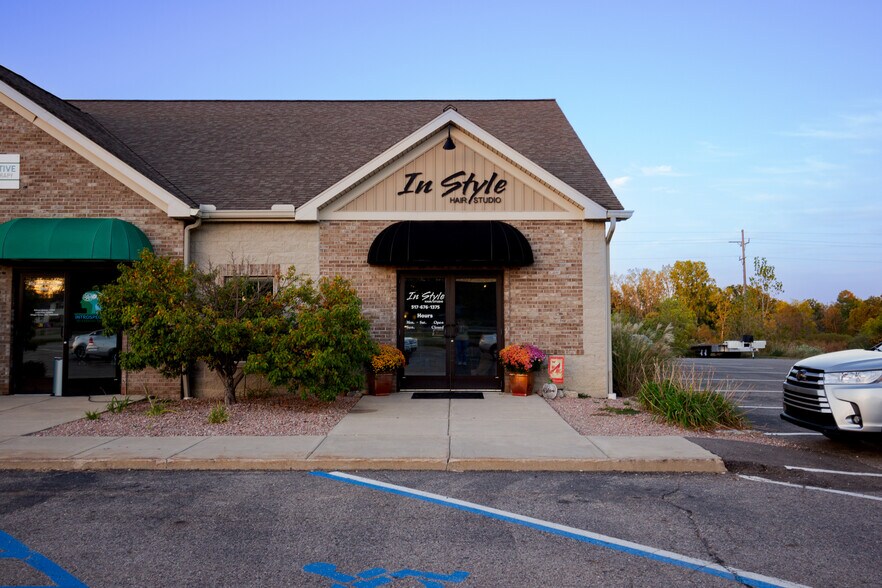 More Photos Of 806 Hogsback Rd, Mason Office For Lease