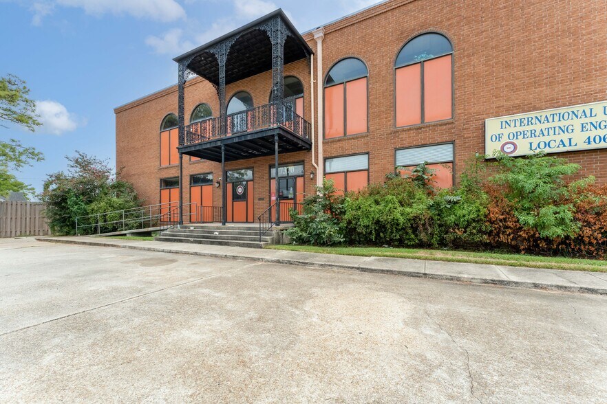 More Photos Of 7370 Chef Menteur Hwy, New Orleans Lodge Meeting Hall For Sale