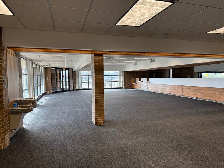 More Photos Of 6120 W Maple Rd, West Bloomfield Bank For Sale