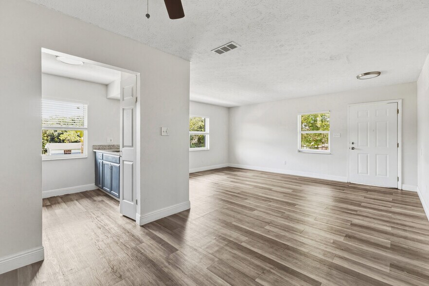 More Photos Of 8412-8420 N Lois Ave, Tampa Apartments For Sale