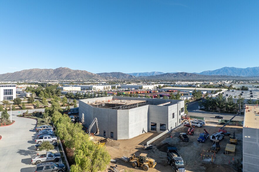 More Photos Of 14635 Meridian Pky, Riverside Manufacturing For Sale