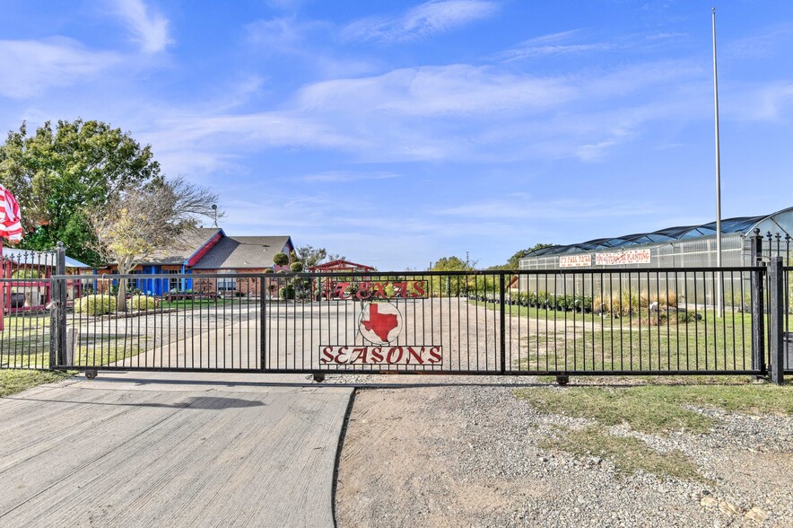 More Photos Of Lease 870 N Preston Road, Celina Garden Center For Lease