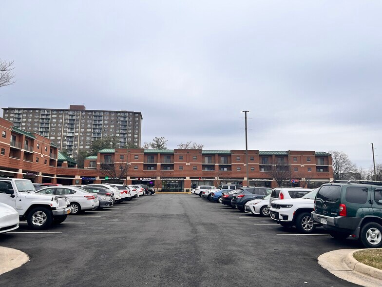 More Photos Of 5940-5990 Richmond Hwy, Alexandria Restaurant For Lease