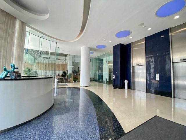 More Photos Of 6565 W Sunset Blvd, Hollywood Office For Lease