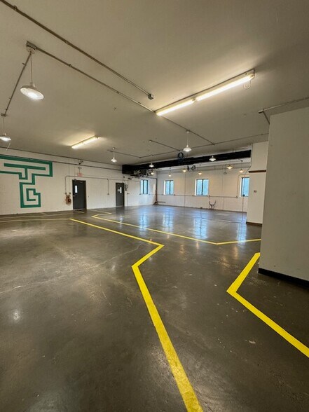 More Photos Of 8 Maple Dr, Monroe Warehouse For Lease