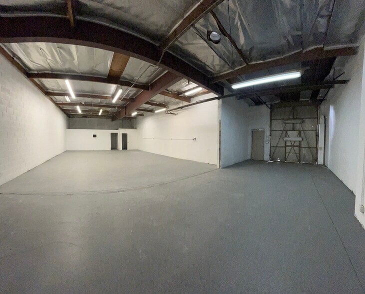 More Photos Of 11062-11076 Mercantile Ave, Stanton Service For Lease