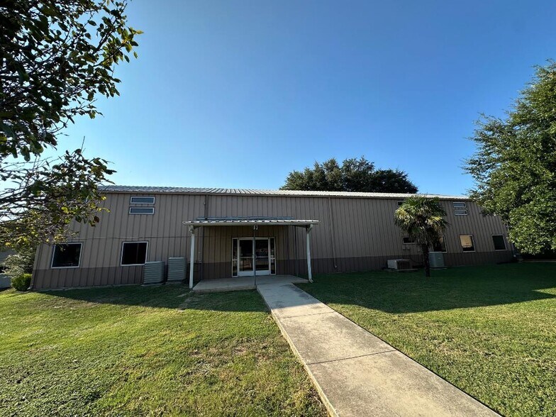 More Photos Of 400 Uhland Rd, San Marcos Unknown For Lease