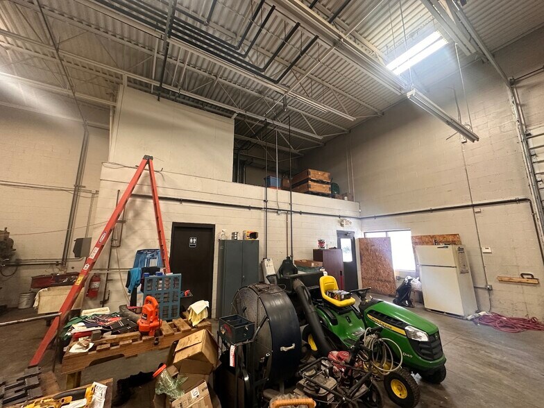 More Photos Of 3408 Busch Dr SW, Grandville Manufacturing For Sale