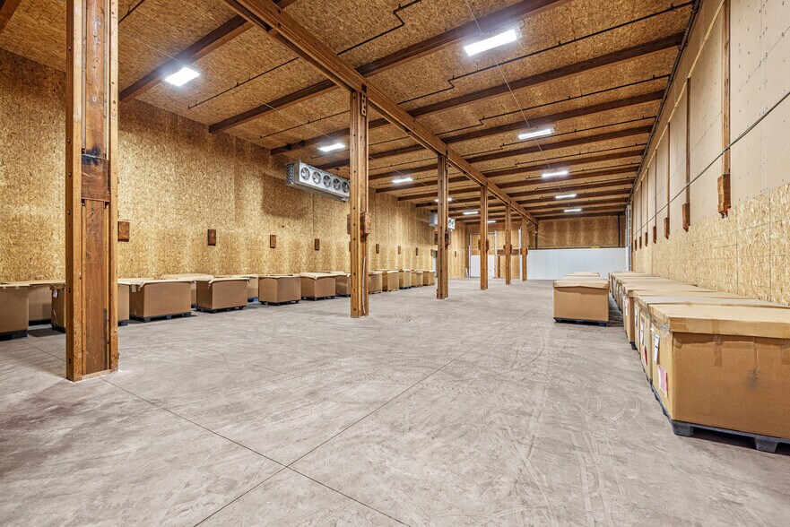 More Photos Of 615 S Spring St, Klamath Falls Warehouse For Lease