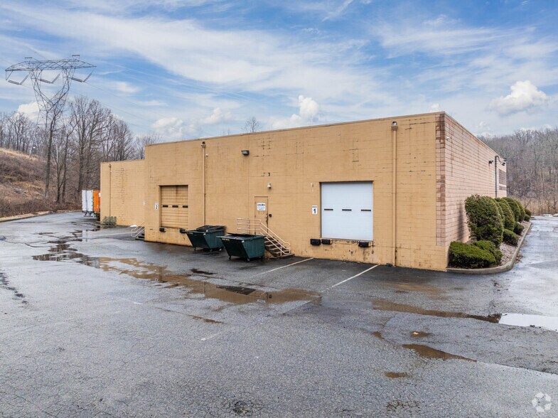 More Photos Of 8 Industrial Pky, Ringwood Warehouse For Lease