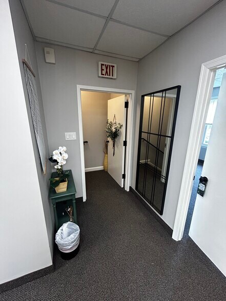 More Photos Of 18500-18540 Office Park Dr, Gaithersburg Medical For Sale