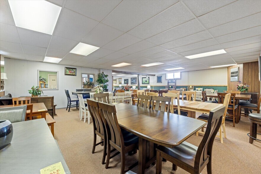 More Photos Of 816 NW 4th St, Grand Rapids General Retail For Sale