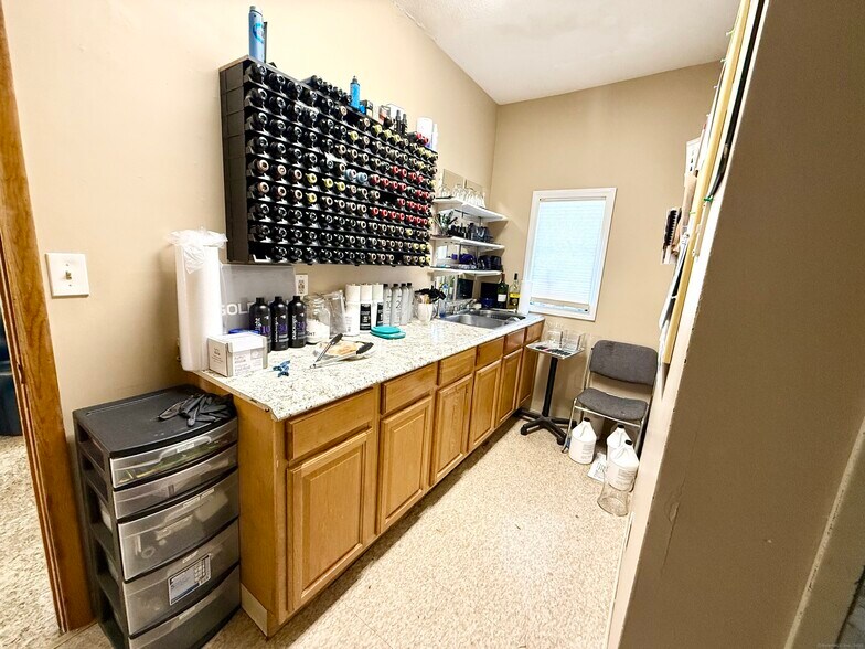 More Photos Of 449 Naubuc Ave, Glastonbury Freestanding For Sale