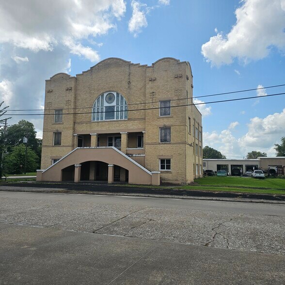 More Photos Of 615 6th St, Sour Lake Religious Facility For Sale