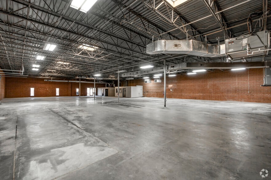 More Photos Of 619-627 Anderson St, Charlotte Light Distribution For Lease
