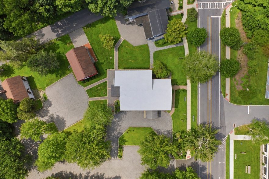 More Photos Of 56 Westchester Ave, Pound Ridge Freestanding For Lease