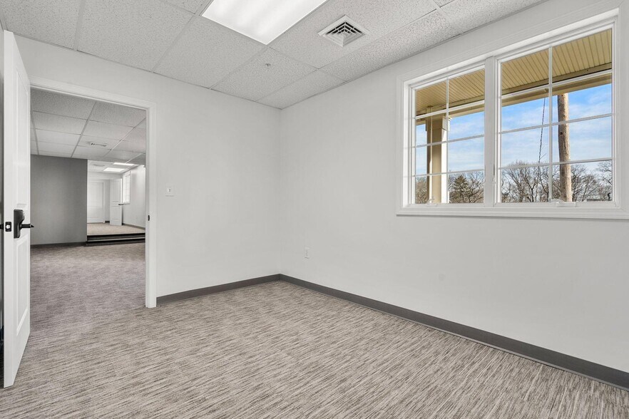 More Photos Of 19 Bridge St, Kittery Coworking Space