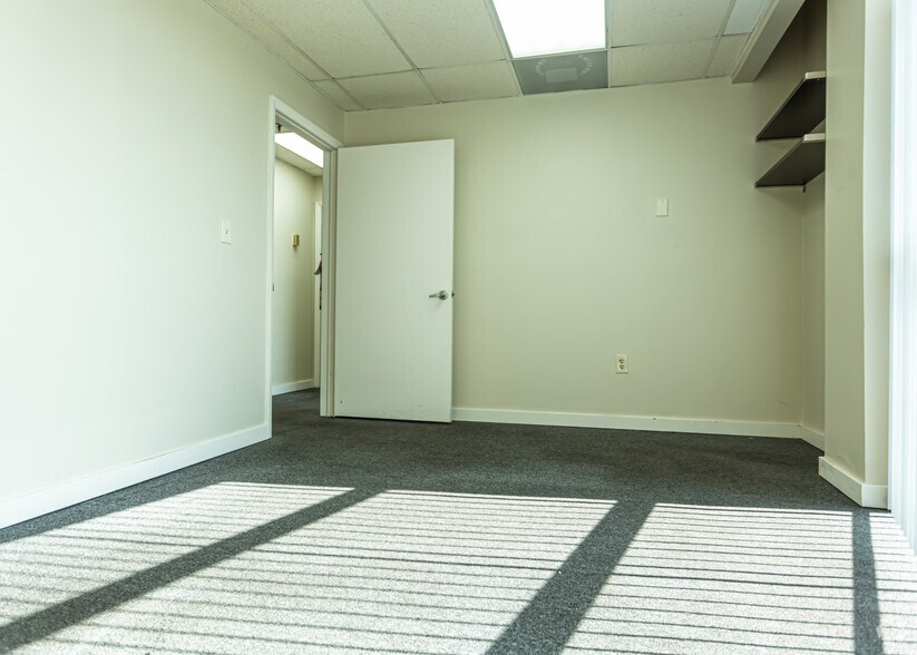 More Photos Of 7501-7521 NW 52nd St, Miami Unknown For Lease