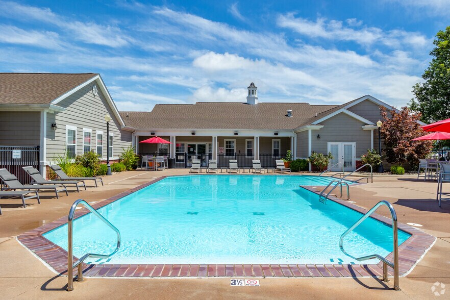 More Photos Of 500 Saluki Blvd, Carbondale Apartments For Sale