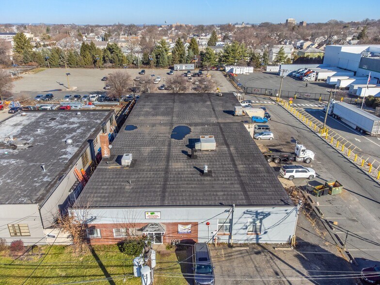 More Photos Of 95 Industrial St E, Clifton Warehouse For Sale