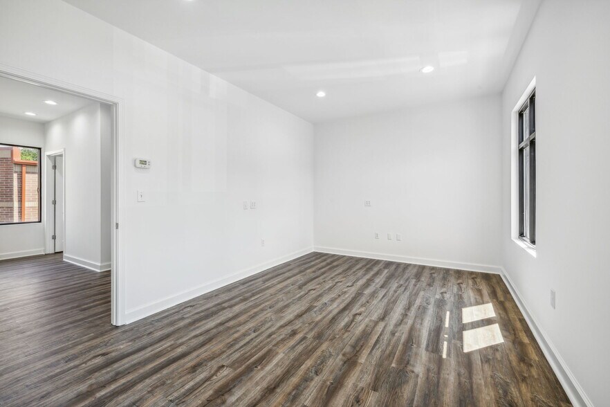 More Photos Of 106 Mission Ct, Franklin Office For Sale