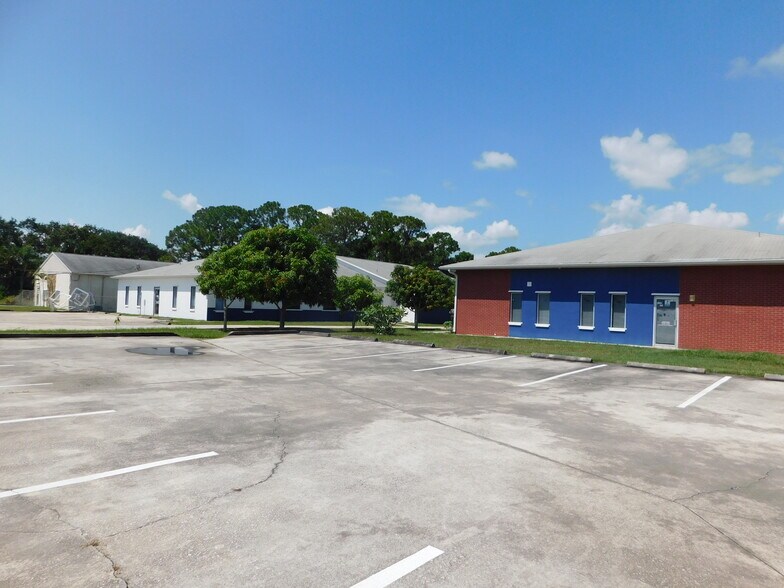 More Photos Of 5070 Industry Dr, Melbourne Manufacturing For Lease