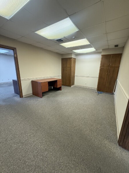 More Photos Of 601 6th Ave, Huntington Office For Sale