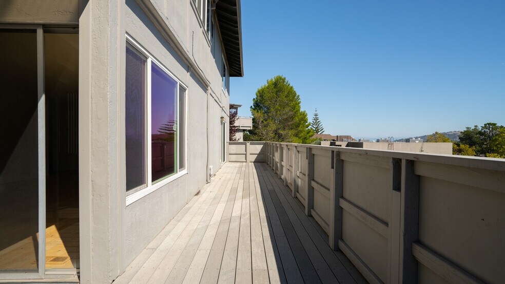 More Photos Of 151-153 Upper Via Casitas, Greenbrae Apartments For Sale