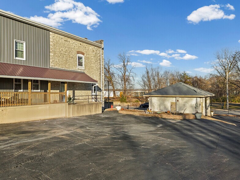 More Photos Of 305 N Main St, Ste Genevieve Storefront Retail Residential For Sale