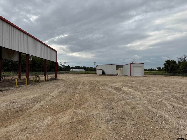 More Photos Of 9182 S US Highway 79, Palestine Service For Lease