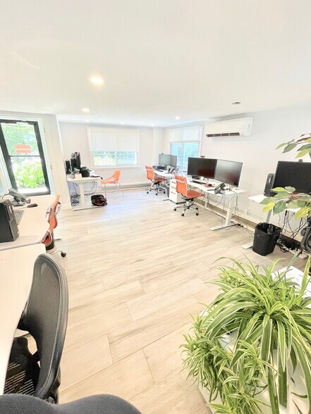 More Photos Of 70 Arch St, Greenwich General Retail For Sale
