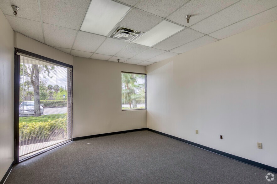 More Photos Of 9412-9424 International Ct N, Saint Petersburg Unknown For Lease