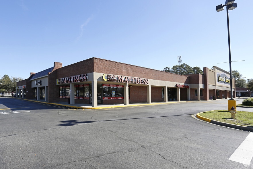 More Photos Of 1100 Eisenhower Dr, Savannah Freestanding For Lease