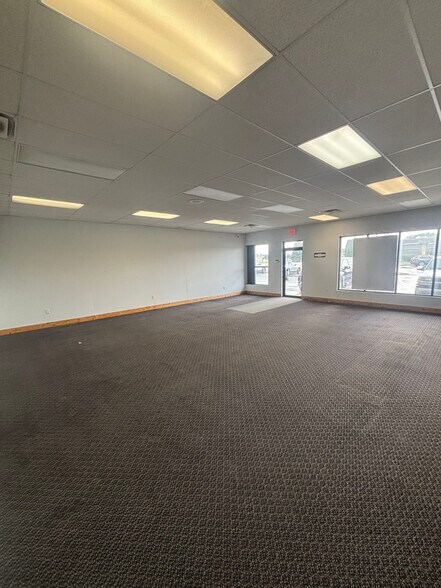 More Photos Of 130 Gateway Dr NE, East Grand Forks General Retail For Lease