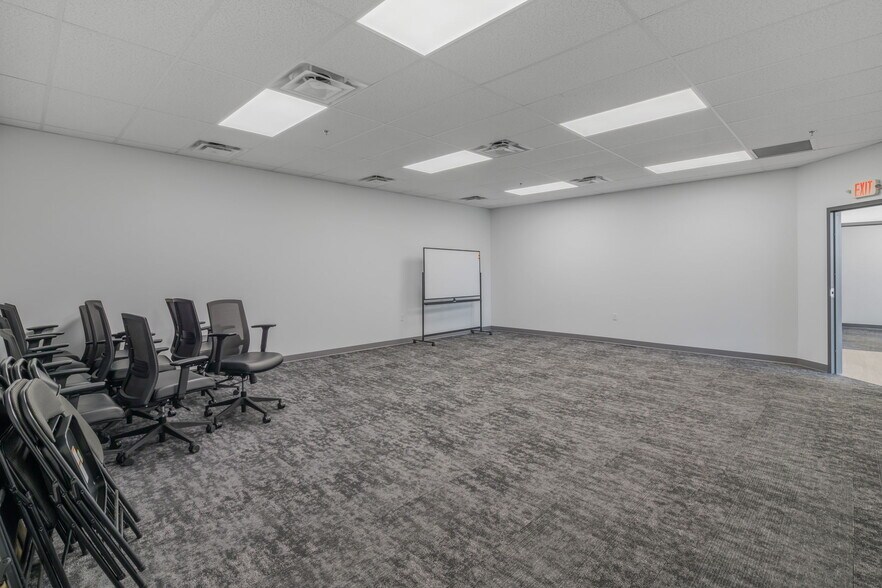 More Photos Of 1295 Huntington Park Dr, Loudon Warehouse For Lease