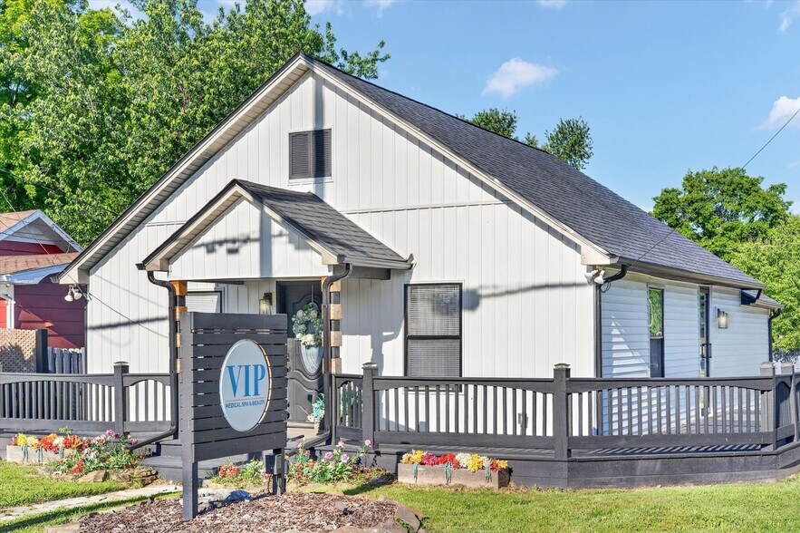 More Photos Of 425 N Main St, Nixa Office For Sale