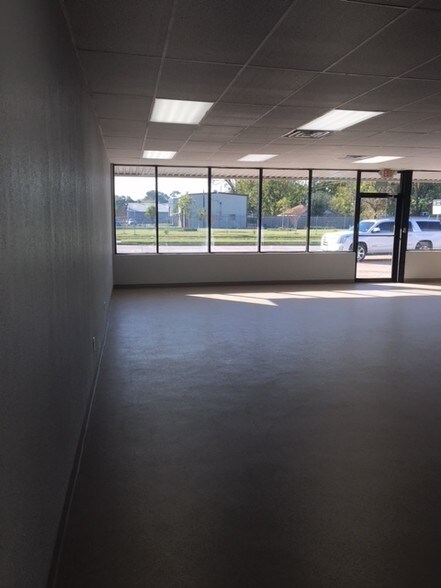 More Photos Of 5602-5608 Pinemont Dr, Houston Storefront Retail Office For Lease