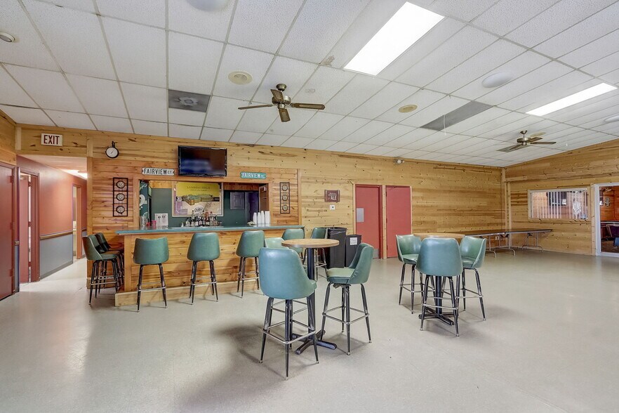 More Photos Of 711 W Racine St, Jefferson Restaurant For Sale