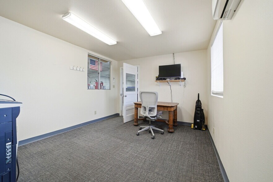 More Photos Of 114 5th St, Fowler Industrial For Lease