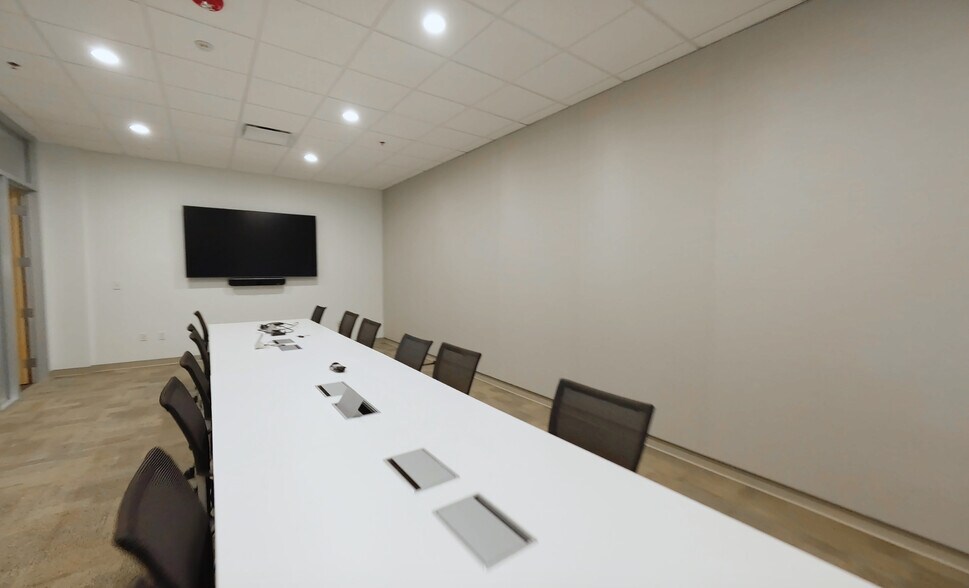 More Photos Of 2601 SE J St, Bentonville Warehouse For Lease