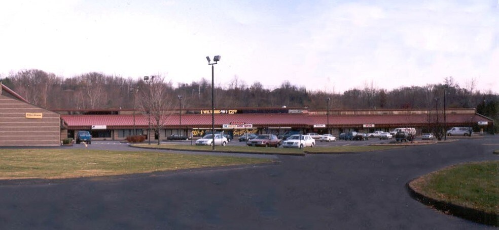 More Photos Of 950 Yale Ave, Wallingford Unknown For Lease