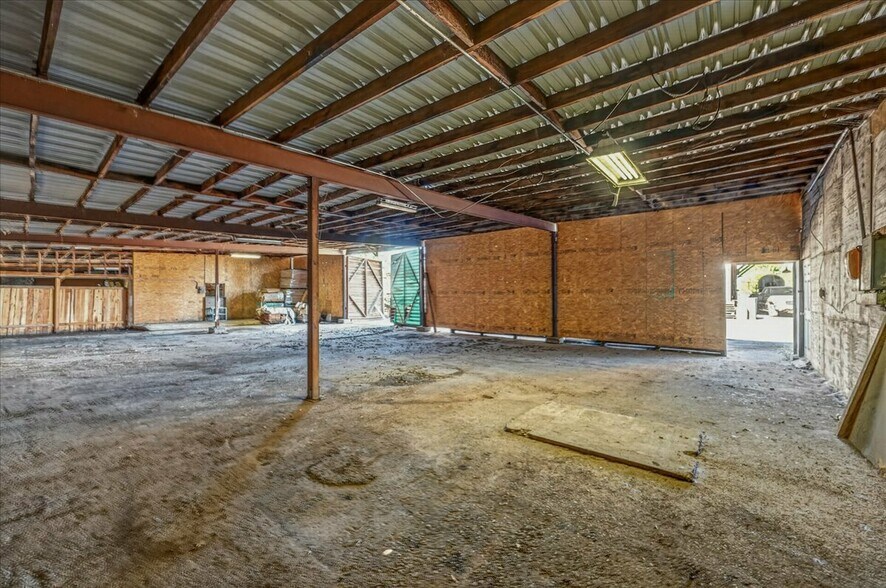 More Photos Of 708 N Pleasant Ave, Fresno Warehouse For Sale