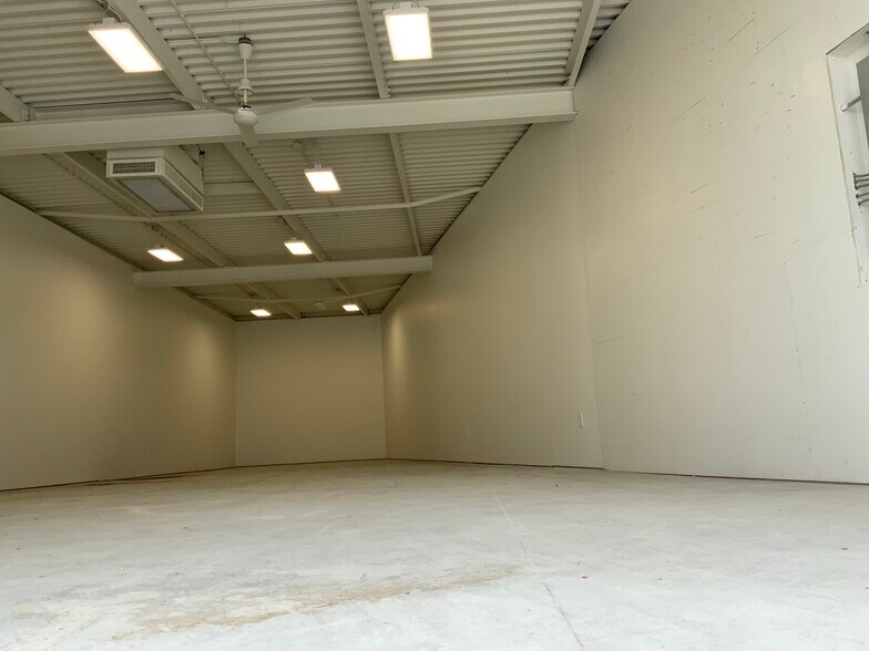 More Photos Of 5800 Rhodes Dr, Windsor Warehouse For Lease