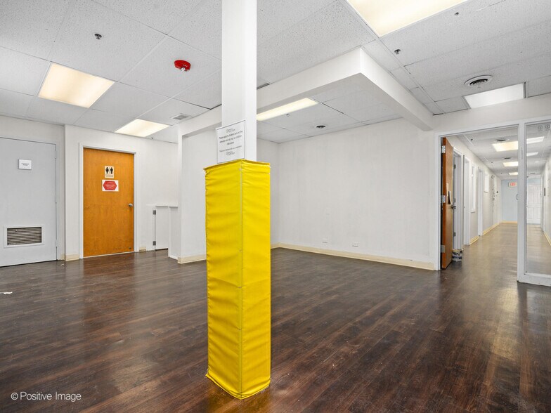 More Photos Of 1300-1308 Waukegan Rd, Glenview Loft Creative Space For Lease